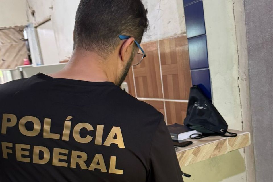 Leia mais sobre o artigo Homem é preso por armazenar pornografia infantil em Serra Talhada