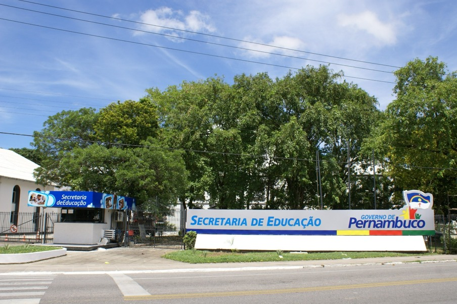 Leia mais sobre o artigo Pernambuco abre seleção pública para Educação com 725 vagas de níveis superior e médio