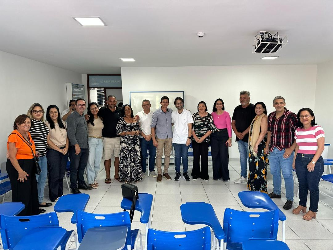 Leia mais sobre o artigo Deputado Diogo Moraes retorna a Arcoverde para encontros com lideranças políticas locais