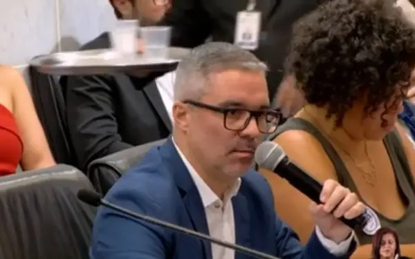 Leia mais sobre o artigo Deputados, professores e estudantes pressionam secretário de Educação em audiência na Alepe