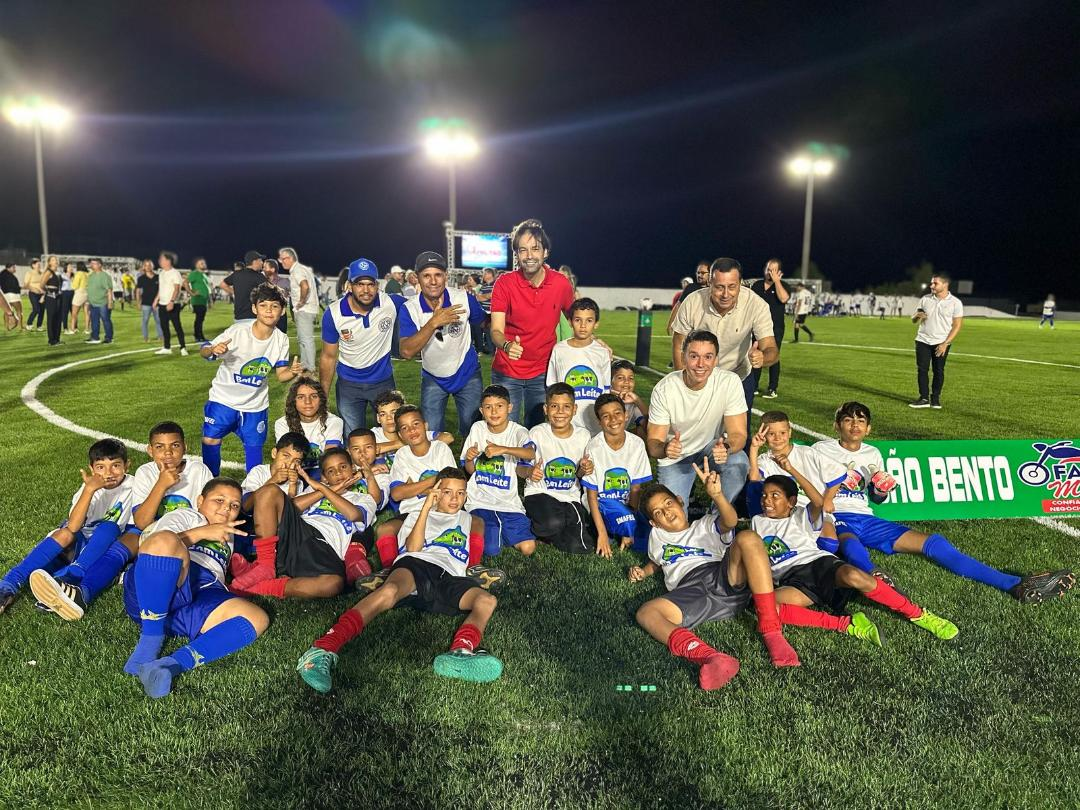 Leia mais sobre o artigo Em São Bento do Una, Diogo Moraes comemora entrega do Estádio Miltão totalmente requalificado