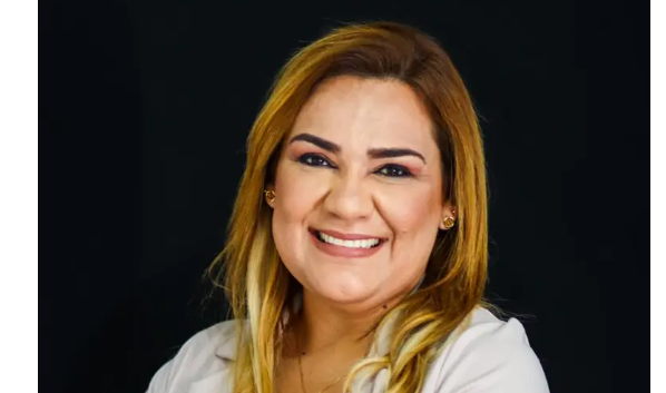 Leia mais sobre o artigo Tabira: Nely Sampaio é denunciada por acúmulo ilegal de cargos públicos