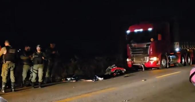 Leia mais sobre o artigo Adolescente morre em colisão entre carreta e motocicleta em Sertânia