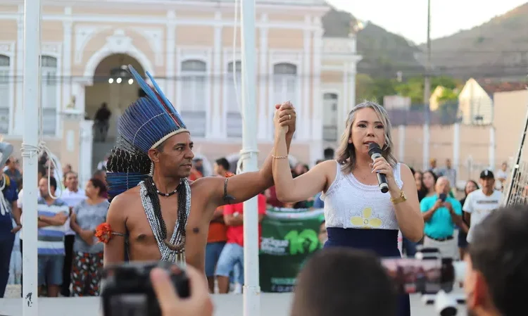 Leia mais sobre o artigo Pesqueira: Justiça cassa mandatos Cacique Marcos e de sua vice, Cilene Martins