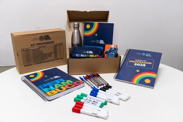 Leia mais sobre o artigo Governo de Pernambuco entrega Kit Professor para docentes da Rede Estadual de Ensino