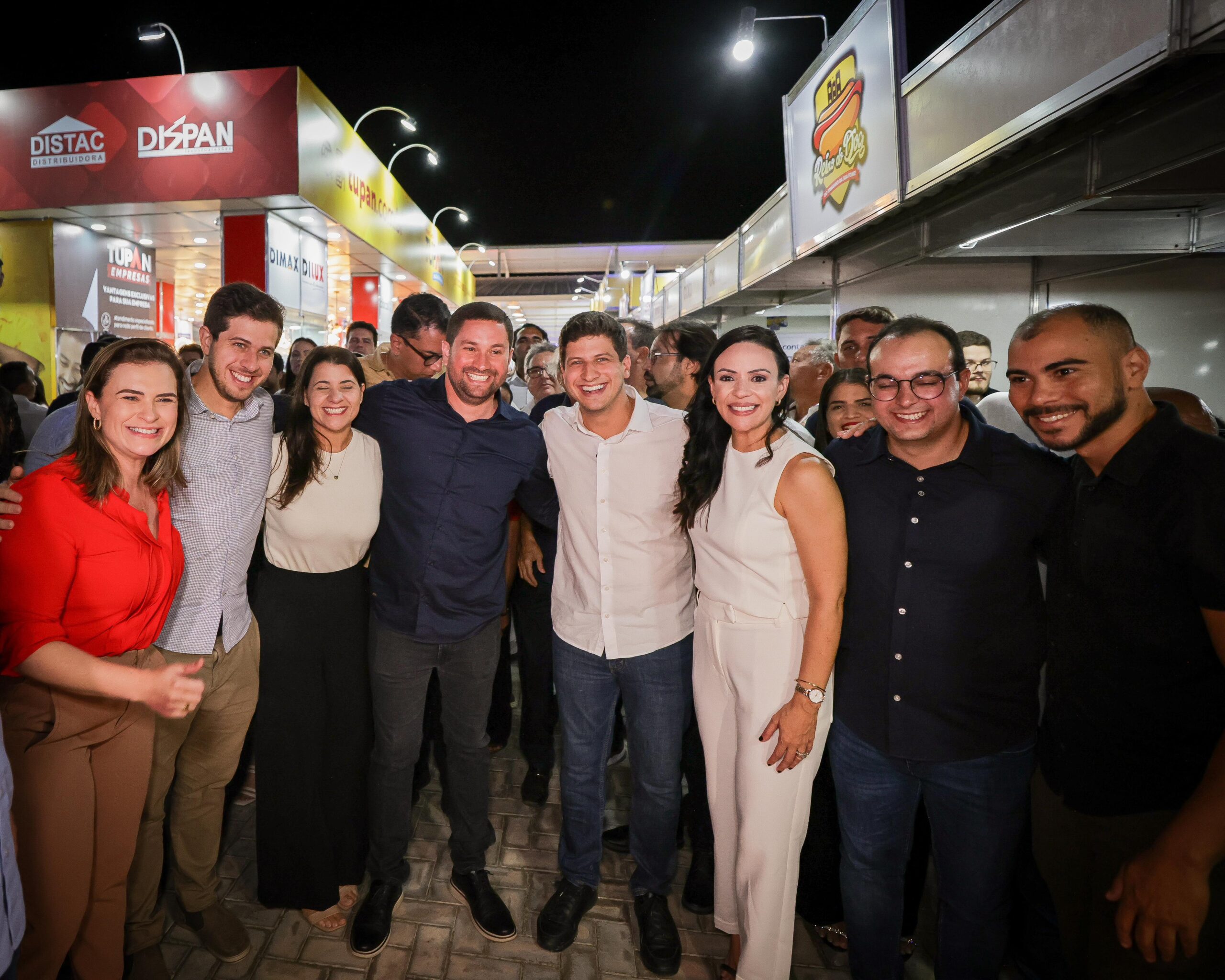 Leia mais sobre o artigo João Campos visita a Exposerra ao lado de Márcia Conrado