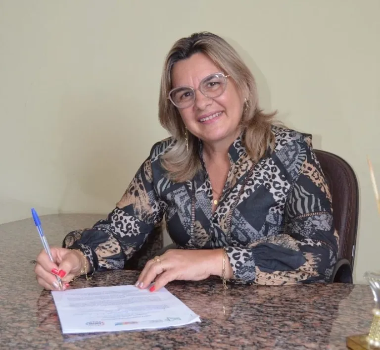 Leia mais sobre o artigo Tabira: TCE-PE mantém multa contra Nicinha Melo