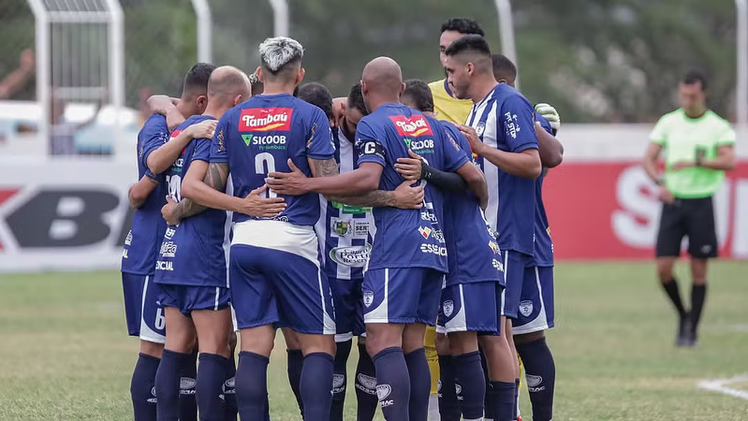 Leia mais sobre o artigo Calote em campo? Atletas do Decisão Sertânia cobram da prefeitura pagamento de premiação