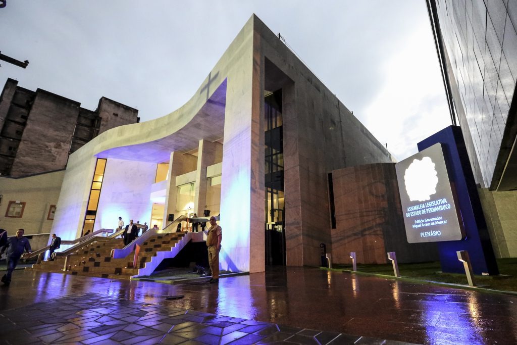 Leia mais sobre o artigo Oposição amplia vitória histórica contra Raquel Lyra na Alepe