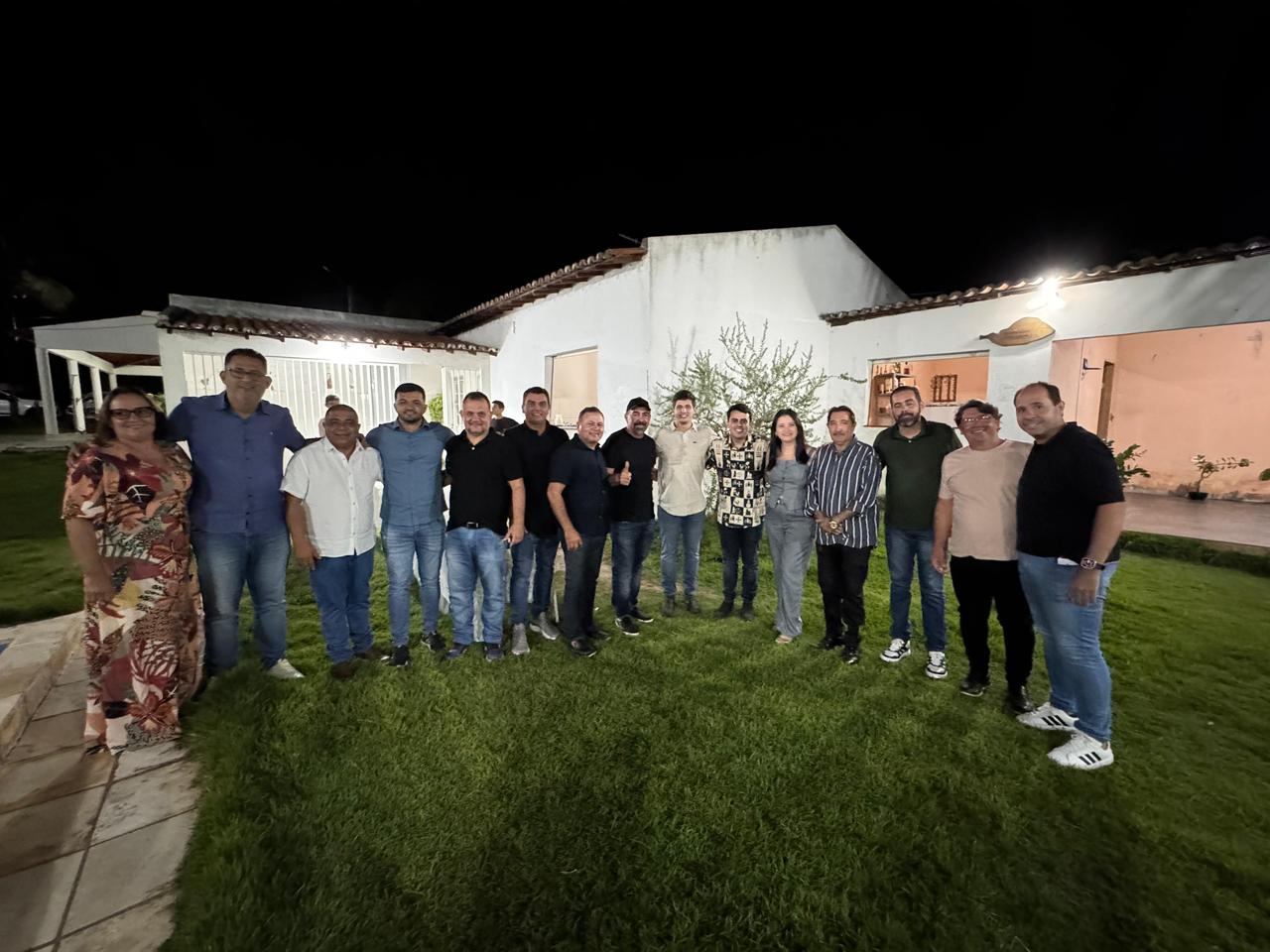 Leia mais sobre o artigo Grupo político de São José do Belmonte segue fechado com João Campos e se consolida como força unida no Sertão