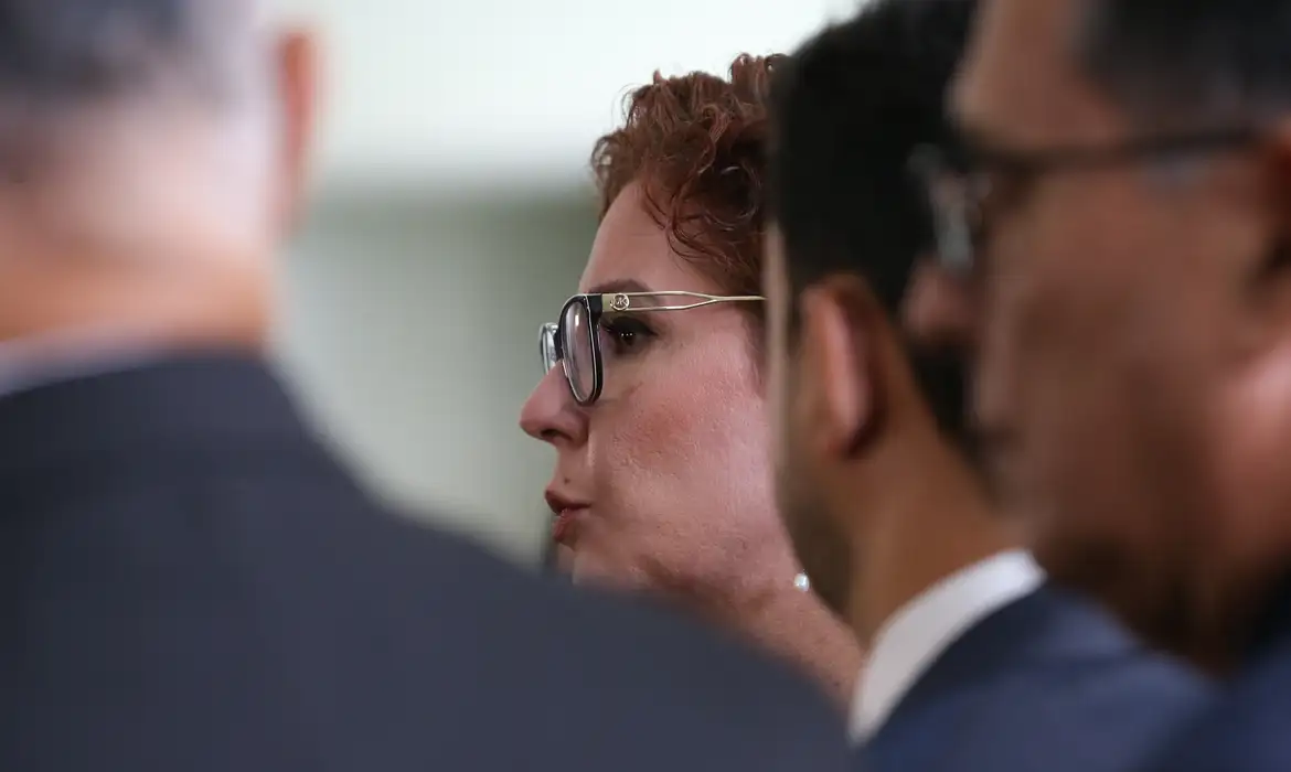 Leia mais sobre o artigo Justiça da Itália decide manter Carla Zambelli presa em Roma após audiência de custódia