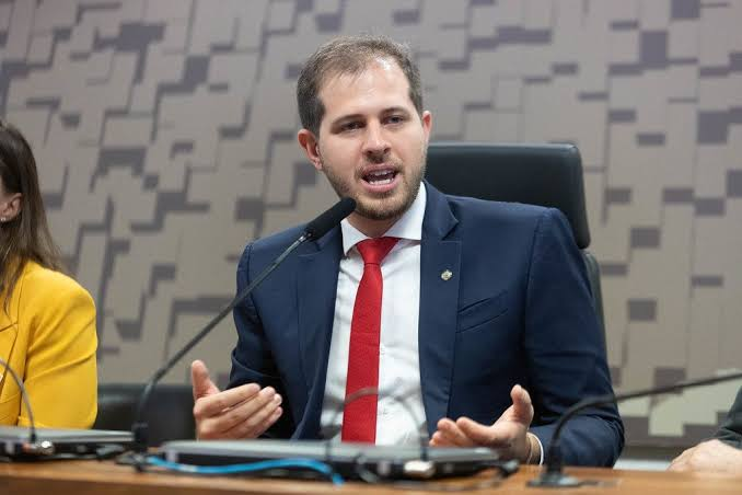 Leia mais sobre o artigo Pedro Campos ironiza parlamentares bolsonaristas: “Incoerência e palhaçada”