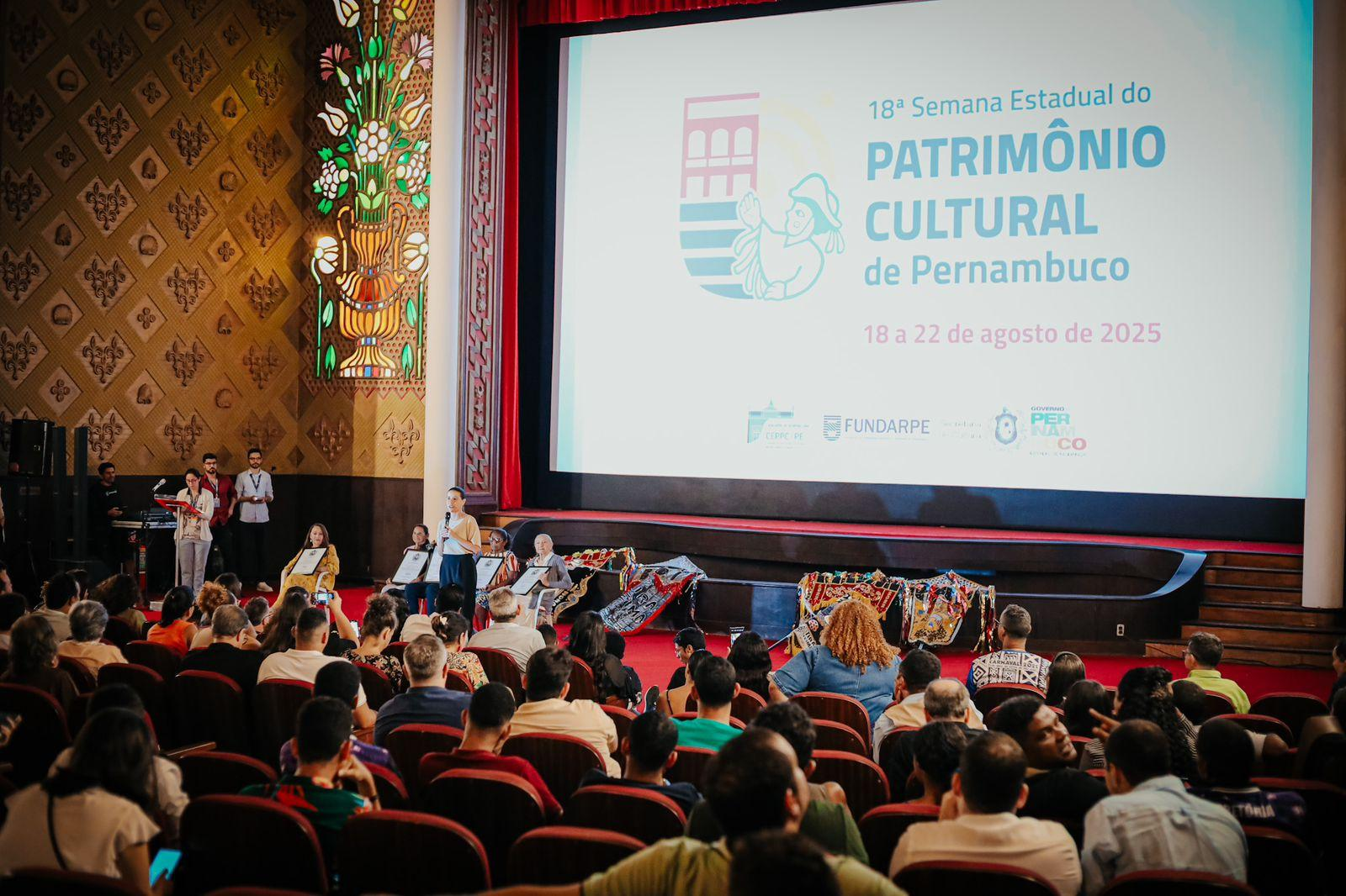 Leia mais sobre o artigo Governadora Raquel Lyra diploma novos Patrimônios Vivos na 18ª Semana Estadual do Patrimônio Cultural