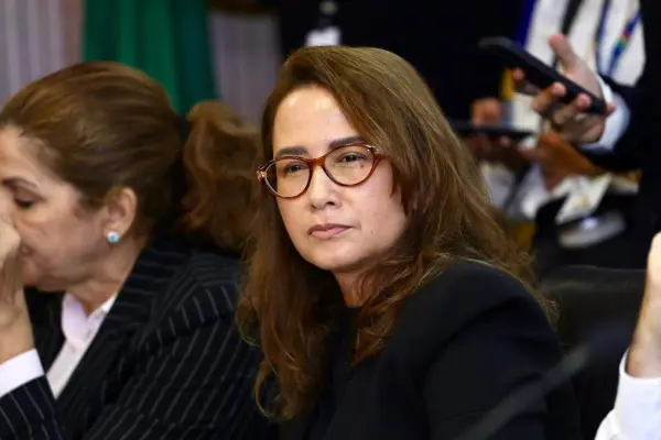 Leia mais sobre o artigo Justiça nega ação de Débora Almeida contra filiação de Diogo ao PSDB e CPI na Alepe