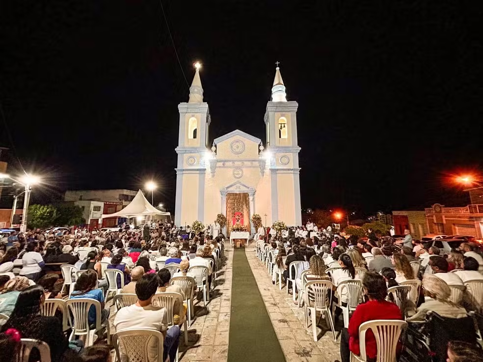 Leia mais sobre o artigo Fiéis se mobilizam para reformar igreja do século 19 interditada em Sertânia