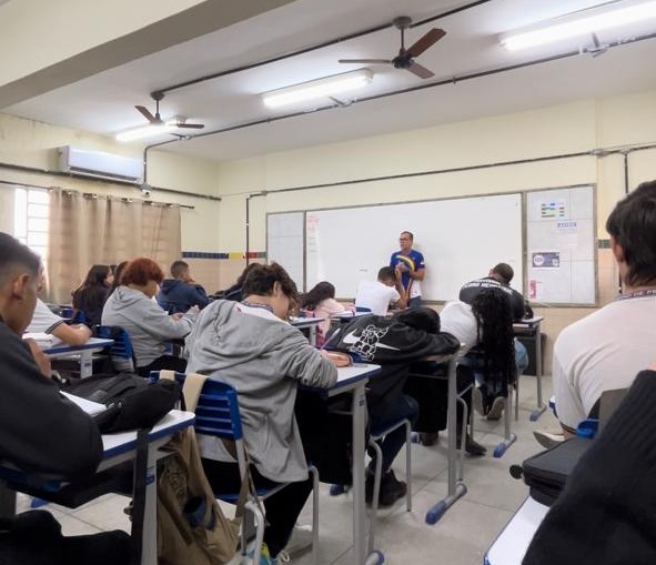 Leia mais sobre o artigo Pernambuco abre seleção com quase 2 mil vagas na área de Educação