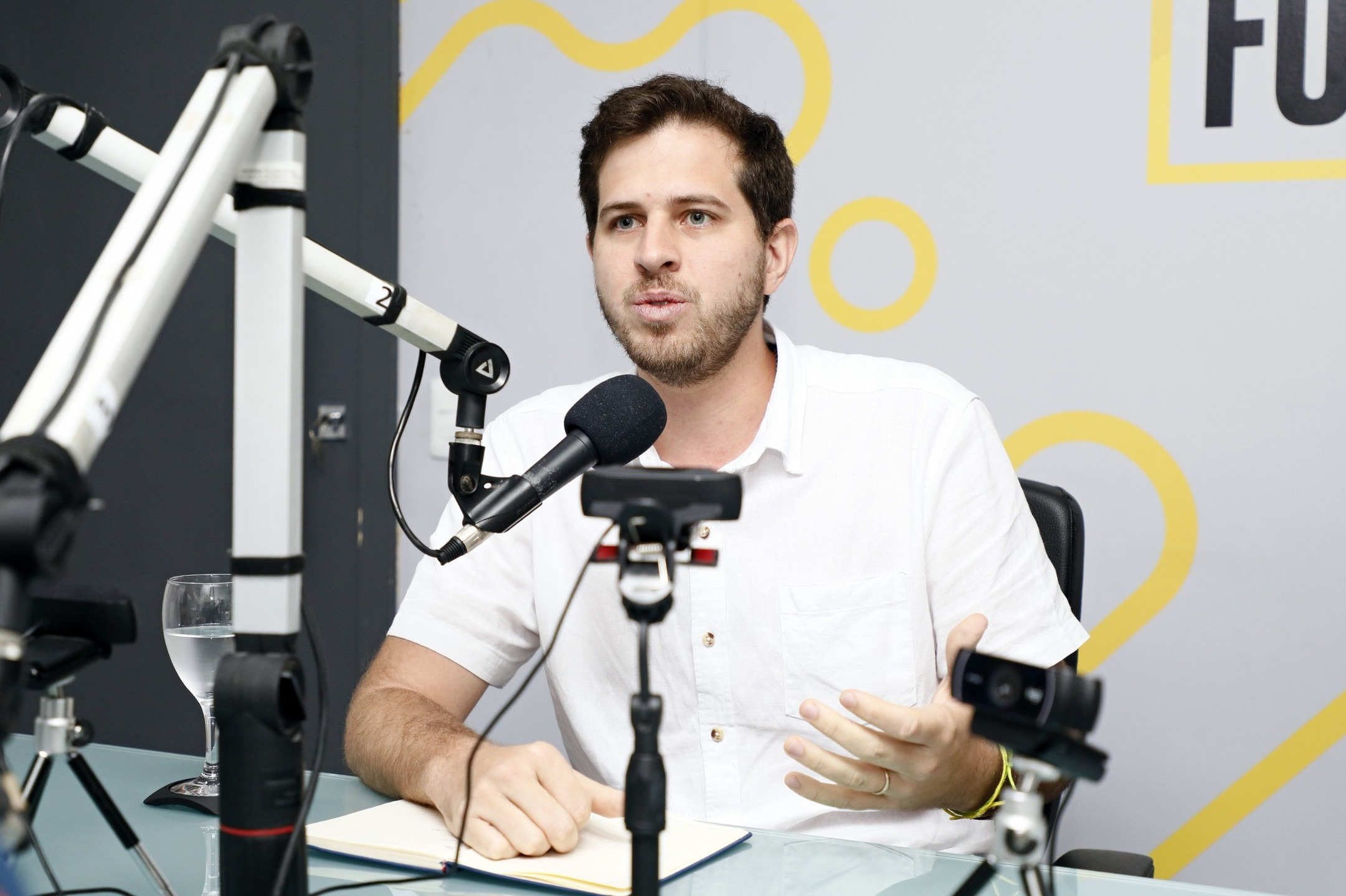 Leia mais sobre o artigo Pedro Campos diz que Raquel deve se preocupar mais com entregas do que atrair prefeitos do PSB