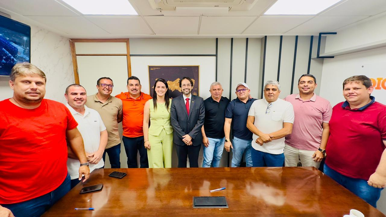 Leia mais sobre o artigo Grupo Calabar de Taquaritinga do Norte fecha apoio a Juliana de Chaparral e Diogo Moraes para eleições 2026