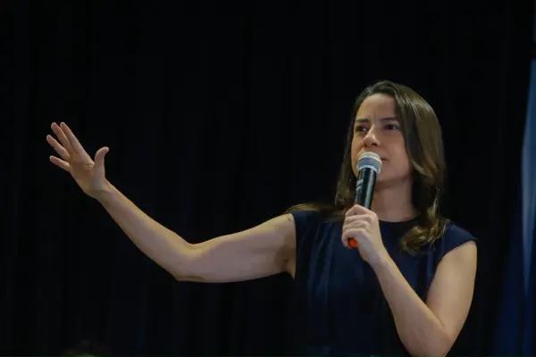 Leia mais sobre o artigo Raquel Lyra participa de aula inaugural dos novos servidores da Polícia Científica de Pernambuco