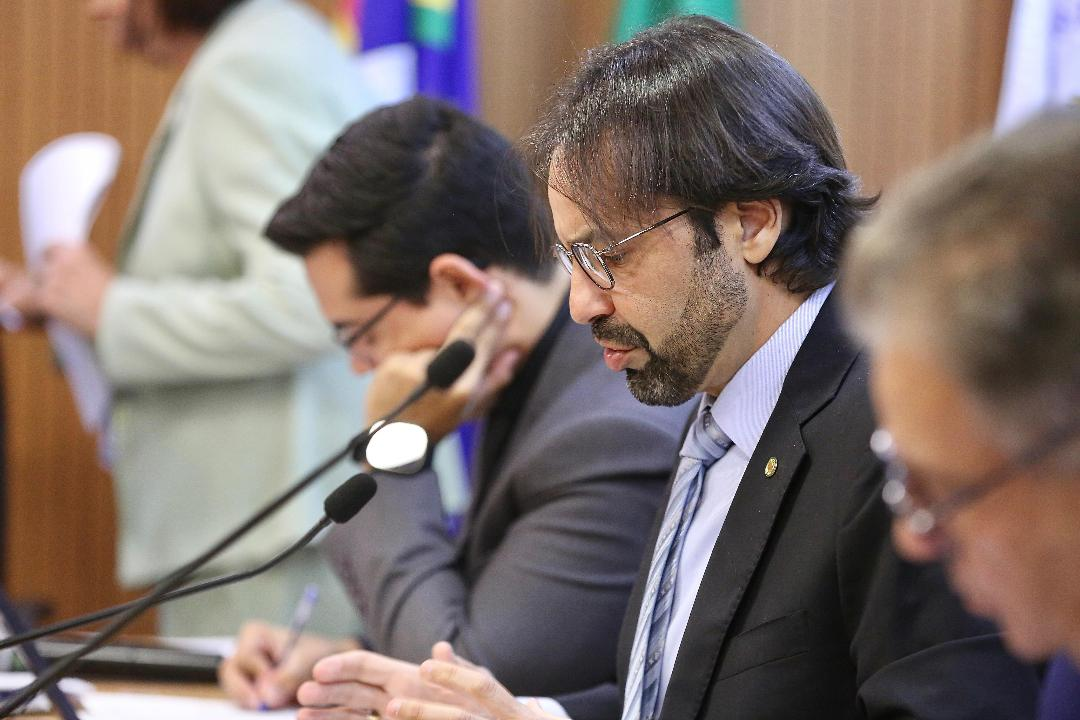 Leia mais sobre o artigo Comissão de Constituição e Justiça da Alepe aprova substitutivo de Diogo Moraes para endurecer leis contra bebidas adulteradas por metanol