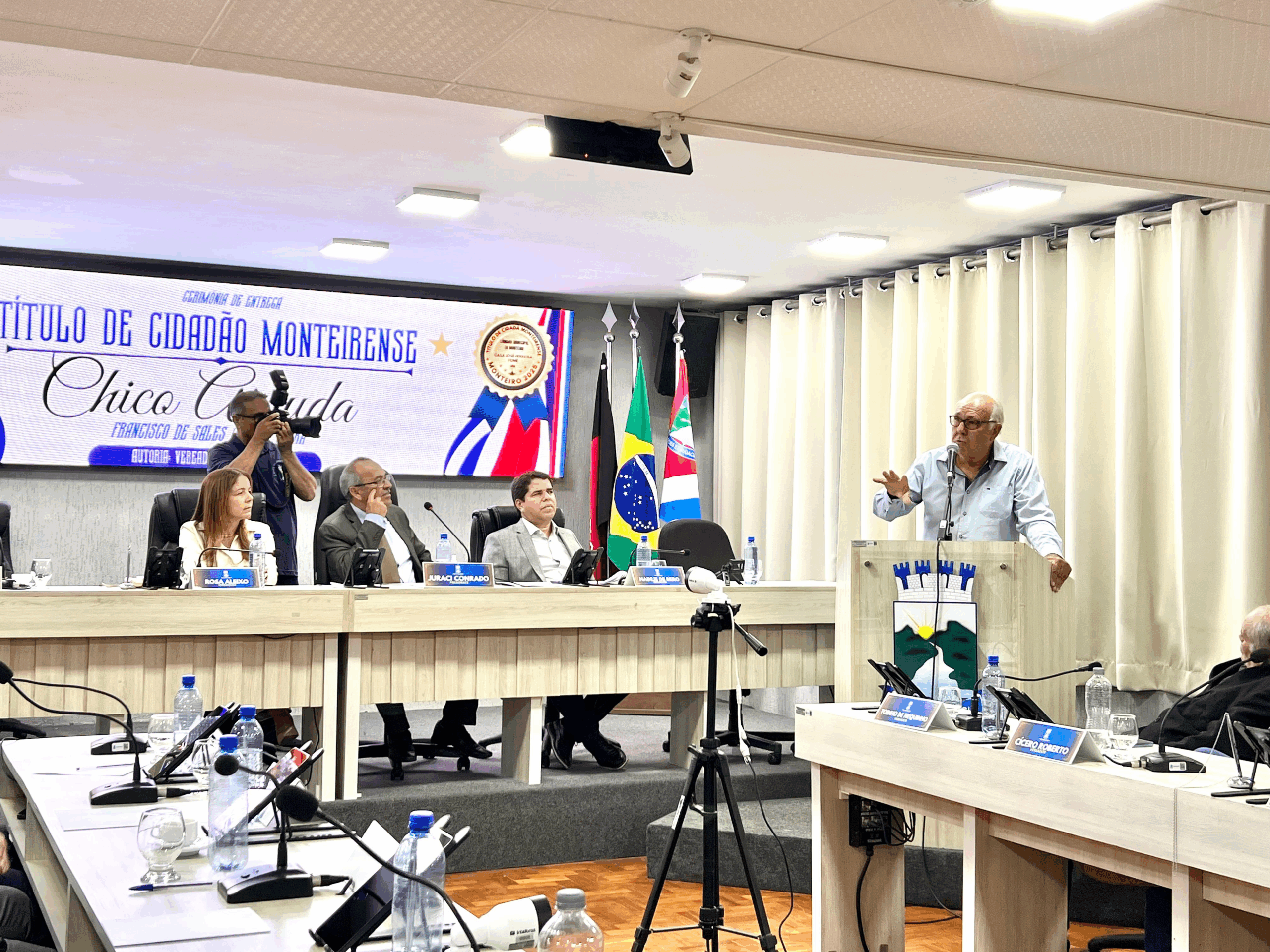 Leia mais sobre o artigo Chico Arruda recebe título de Cidadão Monteirense