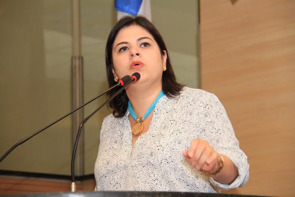 Leia mais sobre o artigo Marido de Priscila Krause foi sócio de fornecedores de hospital que recebeu R$ 25,1 milhões do Governo de Pernambuco, diz blog