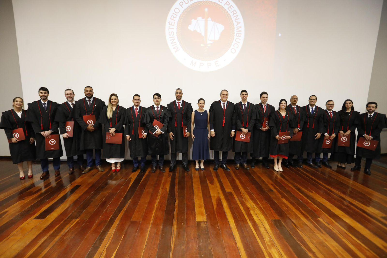 Leia mais sobre o artigo Governadora Raquel Lyra prestigia posse de nova turma de promotores de Justiça do Ministério Público de Pernambuco