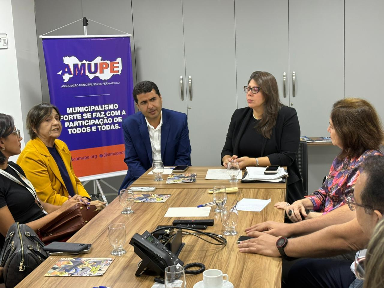 Leia mais sobre o artigo Amupe discute segurança na iluminação pública com MPT, Neoenergia e Crea/PE