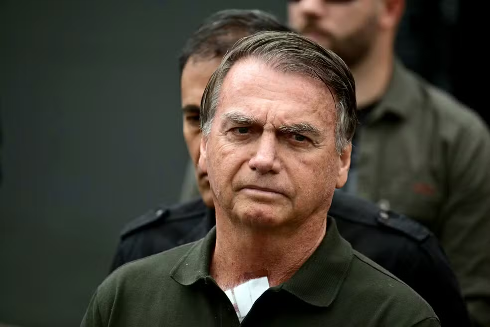 Leia mais sobre o artigo Bolsonaro é preso preventivamente a pedido da PF