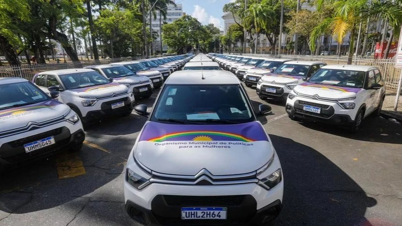 Leia mais sobre o artigo Em novas viaturas, Raquel Lyra troca o azul da bandeira de Pernambuco por cor usada em sua campanha