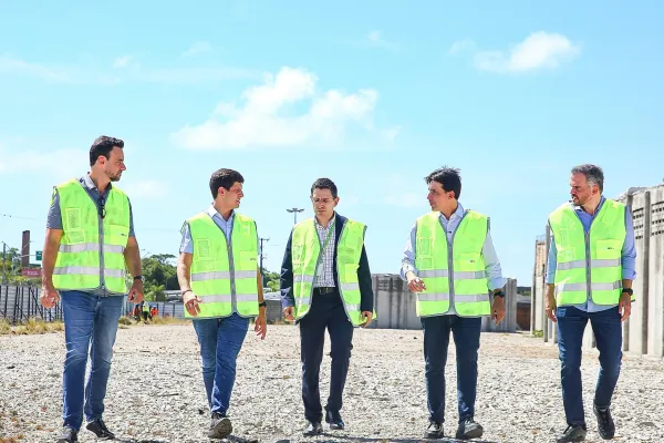 Leia mais sobre o artigo Silvio Costa Filho e João Campos vistoriam obras  do Aeroporto do Recife