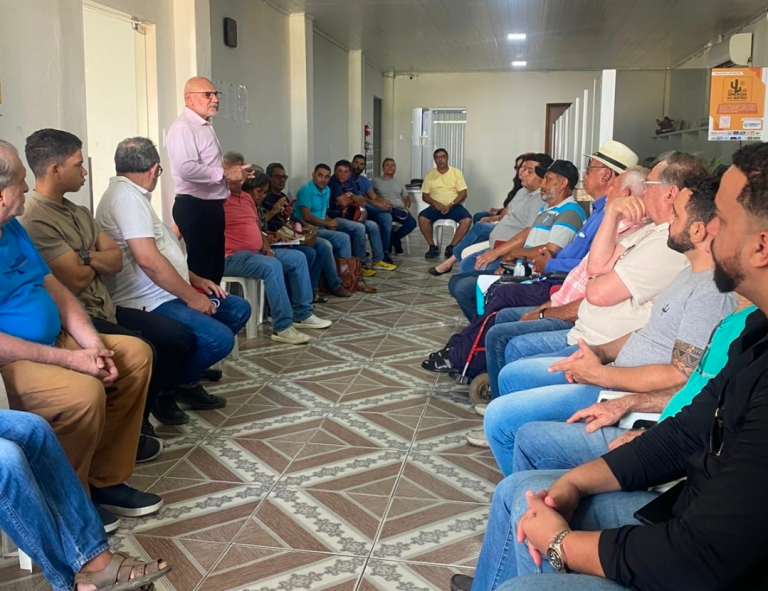 Leia mais sobre o artigo Visita de Alfredo Gomes a Sertânia reforça especulações sobre cenário político de 2026