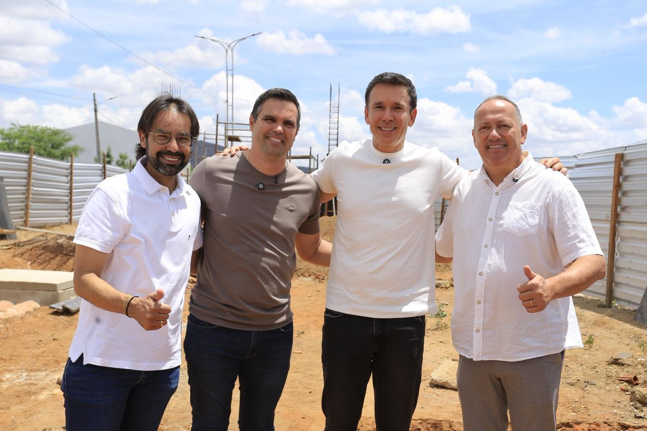 Leia mais sobre o artigo Diogo Moraes vistoria obras em Santa Cruz do Capibaribe