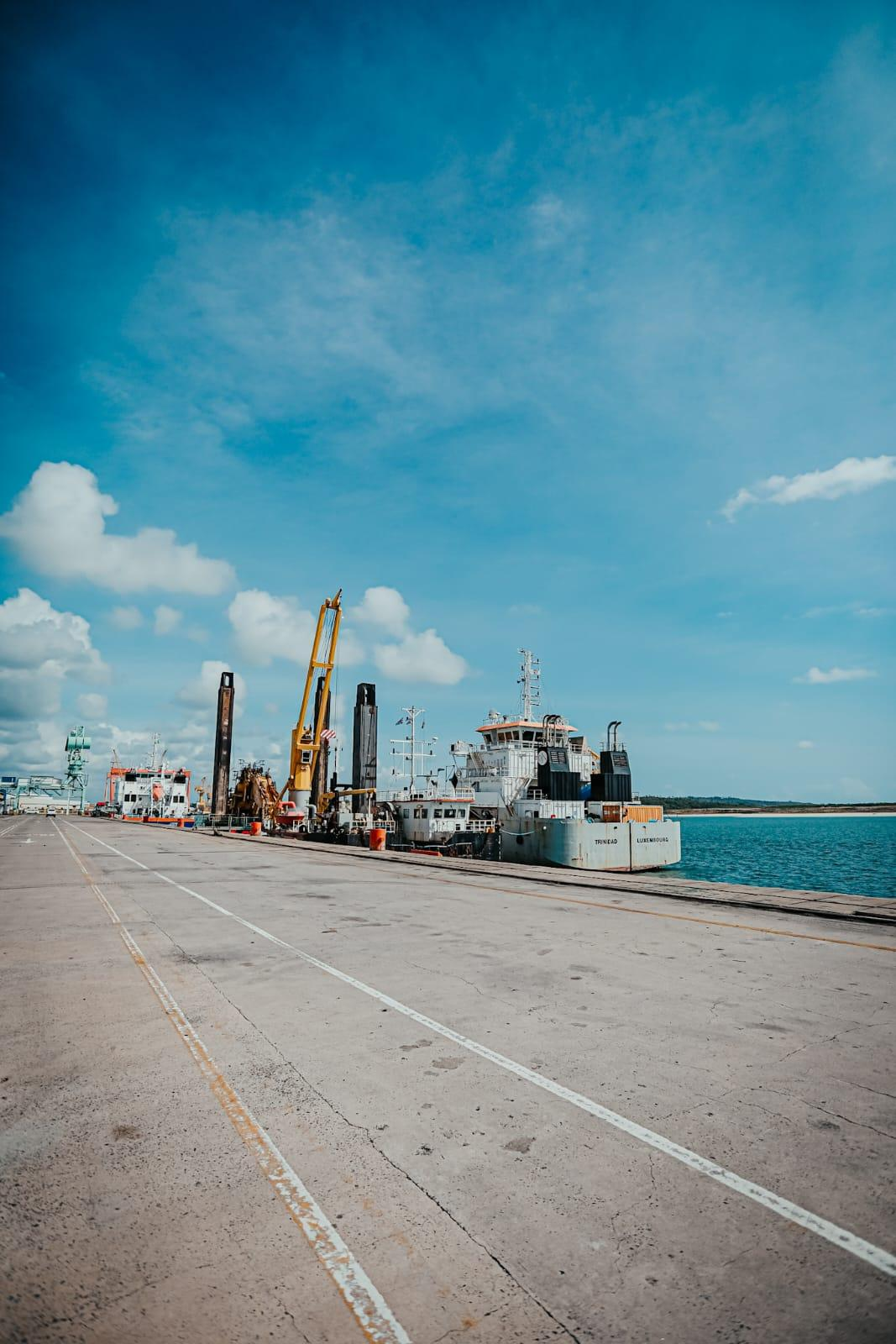 Leia mais sobre o artigo Governadora Raquel Lyra e ministro Silvio Costa Filho entregam dragagem do canal interno do Porto de Suape