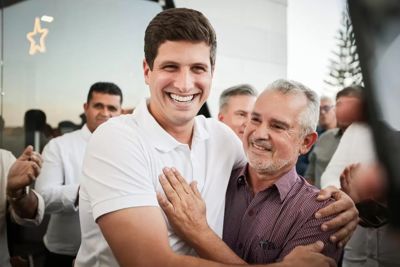 Leia mais sobre o artigo Mais um prefeito deixa Raquel e declara apoio a João Campos