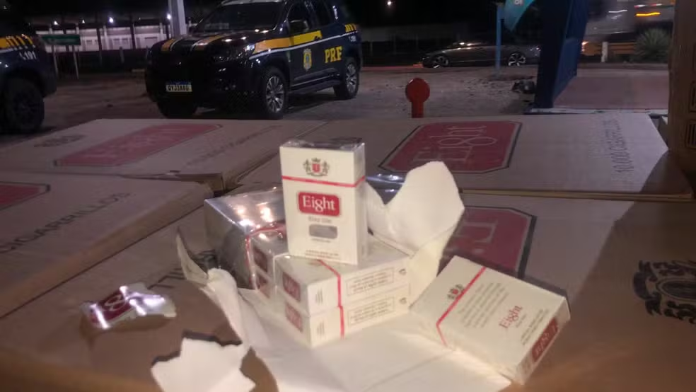 Leia mais sobre o artigo Sertânia: PRF apreende 50 mil maços de cigarro paraguaio avaliados em R$ 250 mil