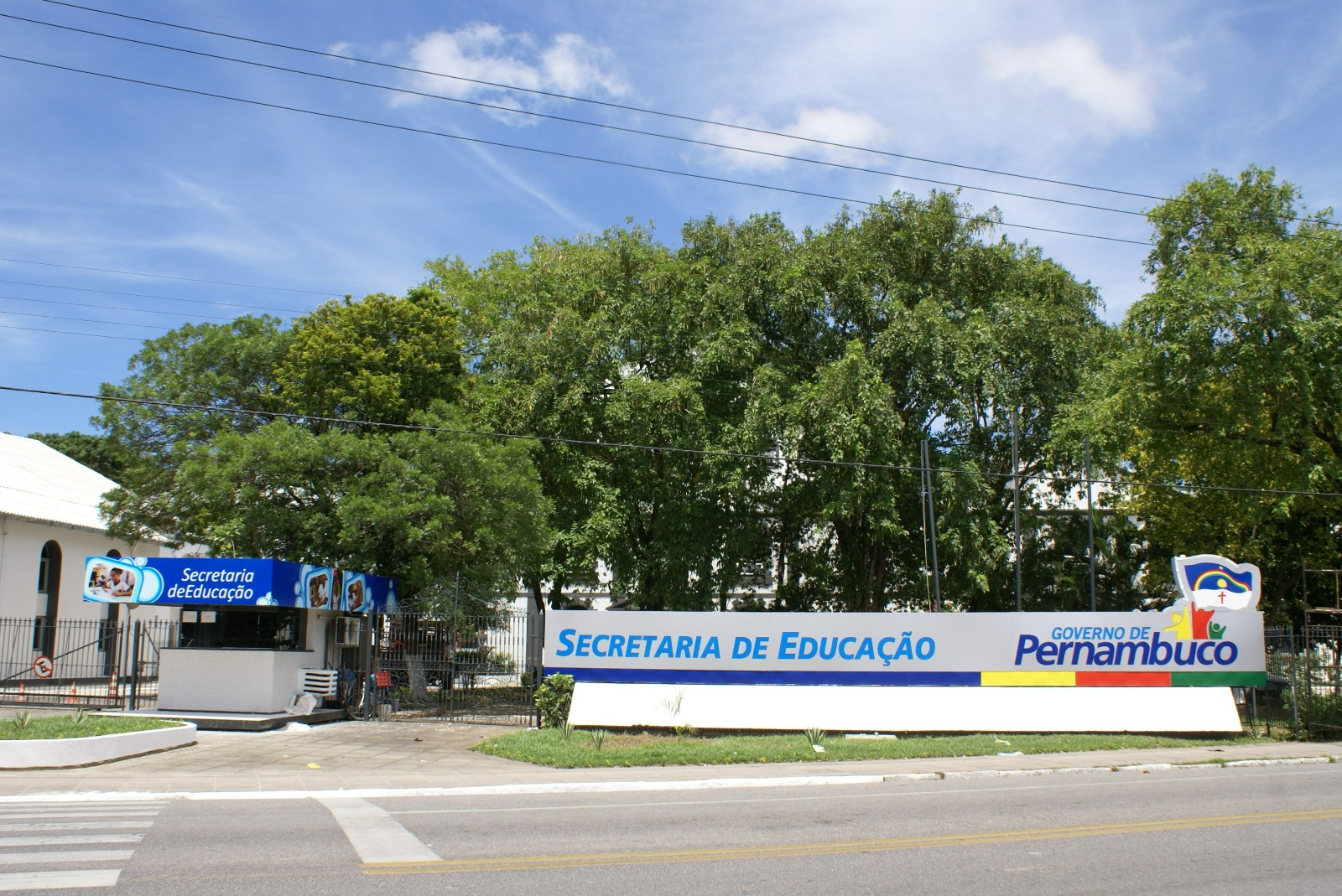 Leia mais sobre o artigo TCE determina suspensão de licitação de quase R$ 400 milhões para serviços em escolas de Pernambuco