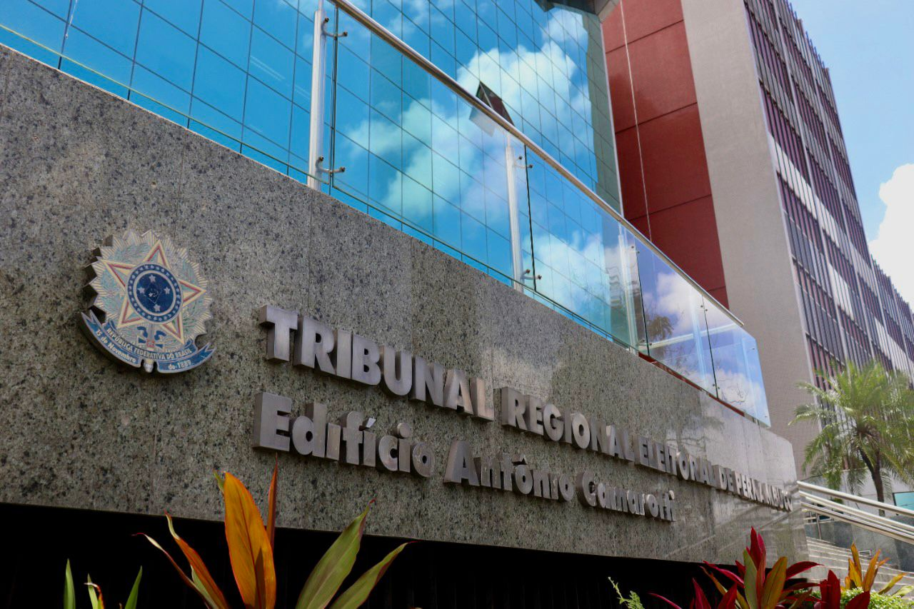 Leia mais sobre o artigo TRE-PE suspende perfil de jornalista após reportagem sobre desembargador